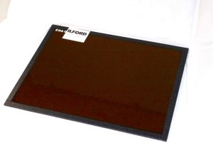 ILFORD 8X10″ GLASS 902 SAFELIGHT FILTER (boxed,new)