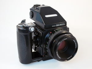 BRONICA ETRSi WITH 75mm F/2.8 PE AND AE-III PRISM***