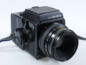 BRONICA SQ-AI WITH ZENZANON-PS 80mm f/2.8, WAIST LEVER FINDER, SQ-I 6X6 FILM BACK AND MOTOR DRIVE*** (BOXED)