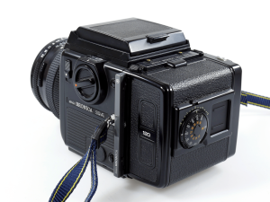 BRONICA SQ-AI WITH ZENZANON-PS 80mm f/2.8, WAIST LEVER FINDER, SQ-I 6X6 FILM BACK AND MOTOR DRIVE*** (BOXED)