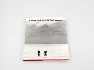 ON THE BEACH – ELLIOTT ERWITT**