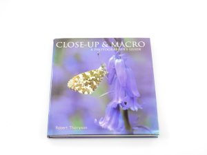 CLOSE-UP & MACRO A PHOTOGRAPHER’S GUIDE – ROBERT THOMPSON**